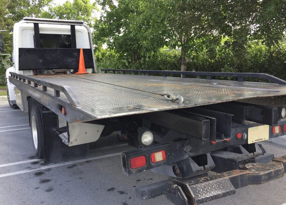 What Is a Flatbed Tow Truck?